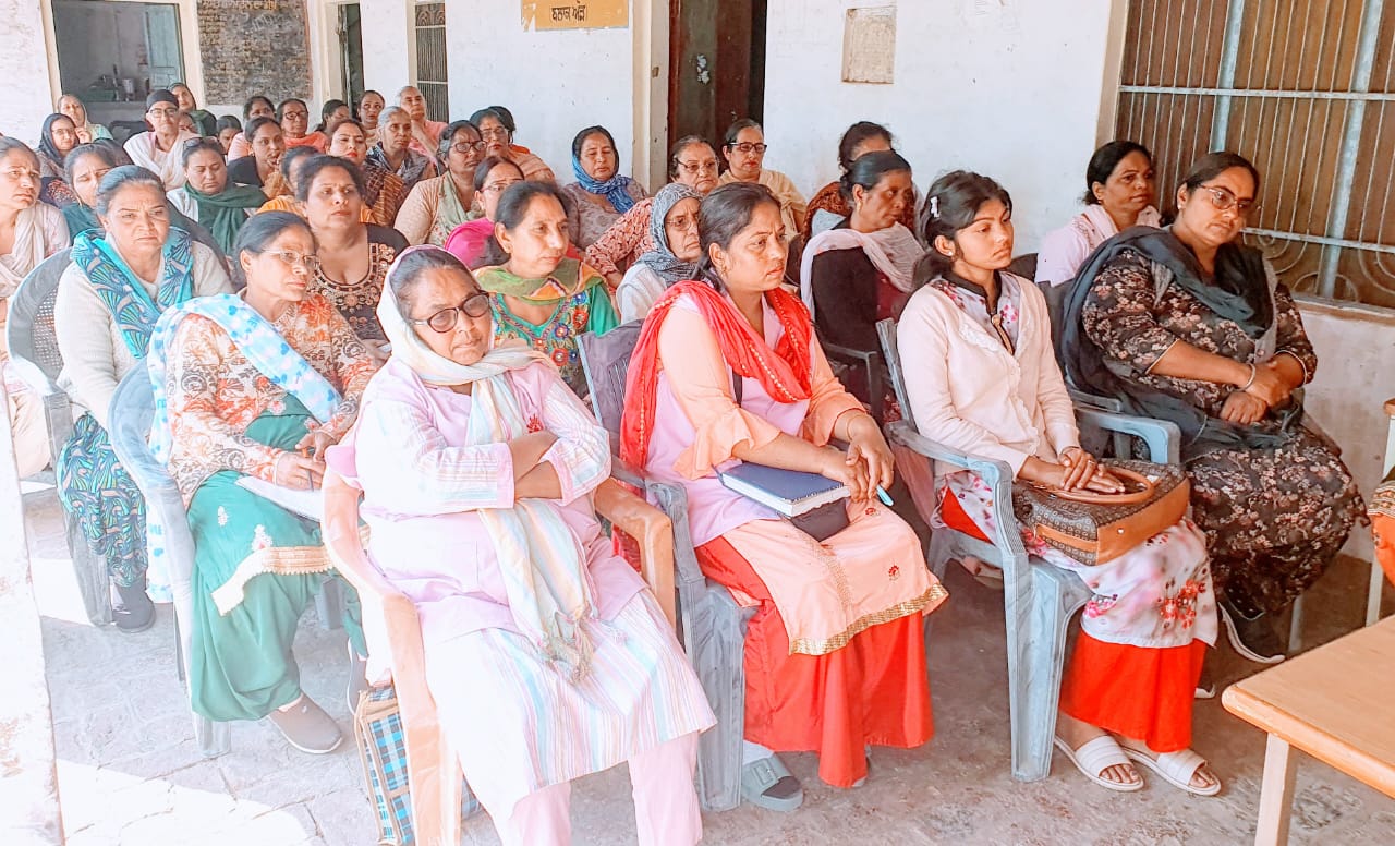 स्वीप टीम द्वारा डोर-टू-डोर अभियान के तहत आंगनबाडी कार्यकर्ताओं को जागरूक किया गया